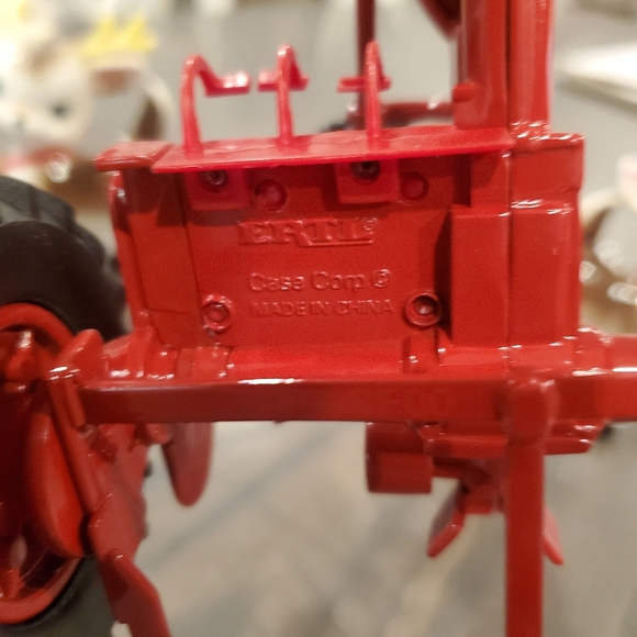 Vintage Ertl Classic McCormick 1/32" Scale Farmall Tractor - Picture 6 of 12